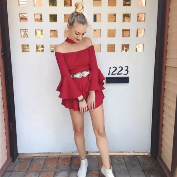 LF Rumor Boutique Off Shoulder Romper with Choker Bell Sleeve Black Size Medium - Picture 9 of 9